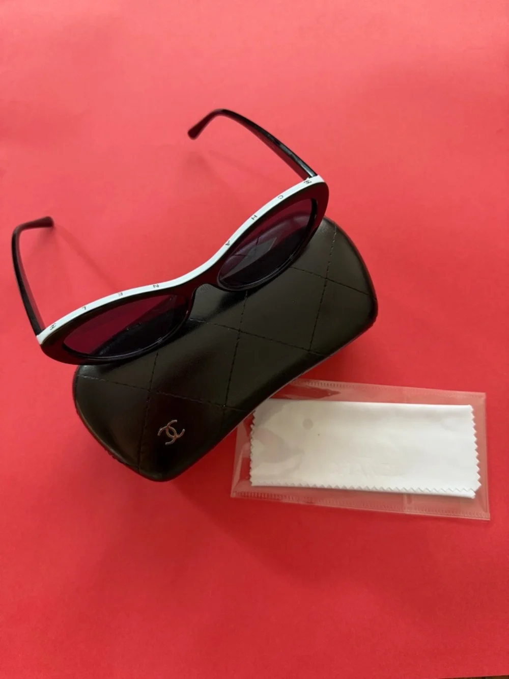 Black Sunglasses - Picture 5 of 16